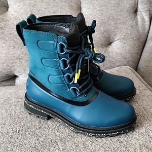 NWT SOREl Impermeable boots
